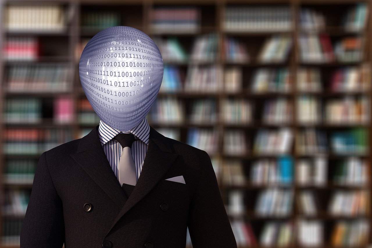 スキルアップ計画を書き込んだ手帳とペン