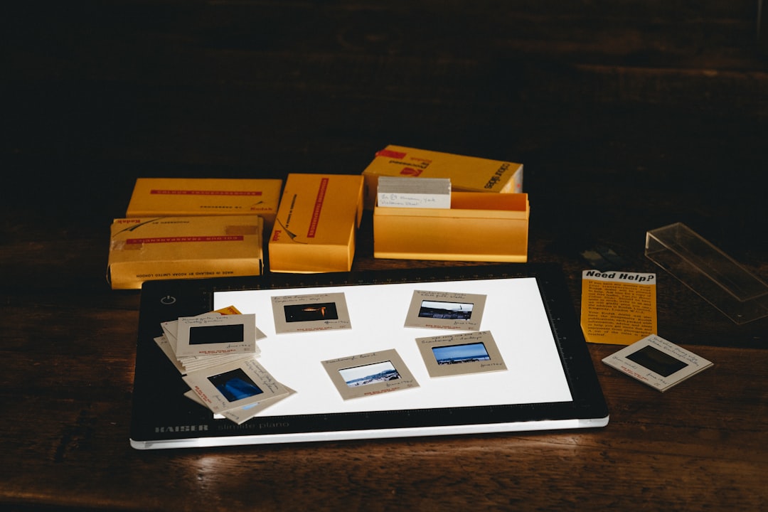 自動販売機の売上金回収の様子