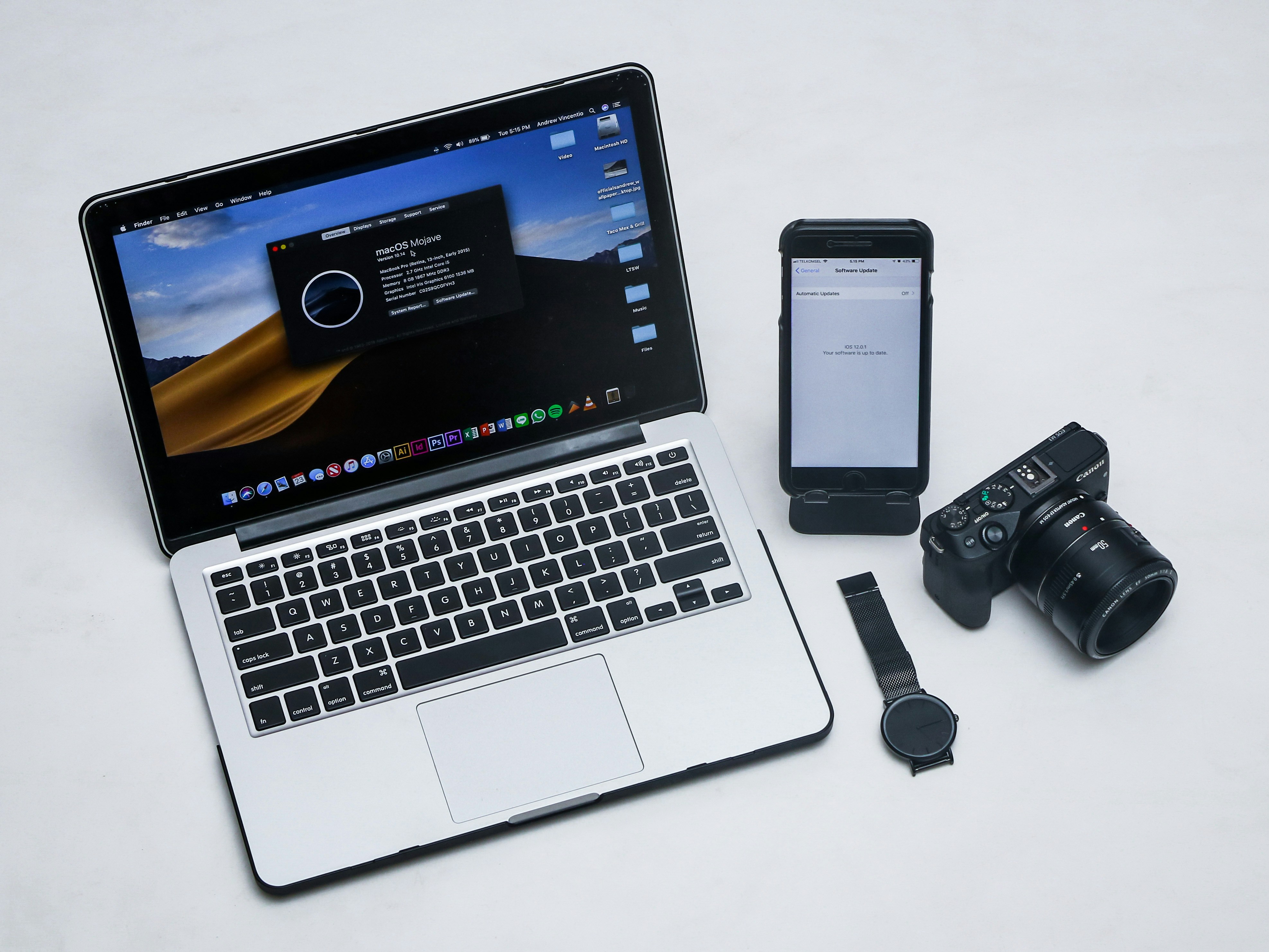 スマートフォンで写真加工アプリを使用している様子