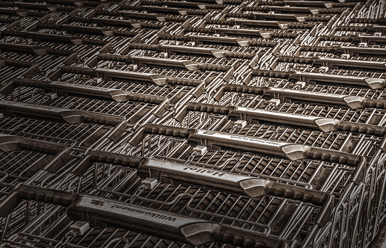 メルカリのコメント欄で、丁寧な言葉遣いを心がけ、具体的な価格交渉をしている様子